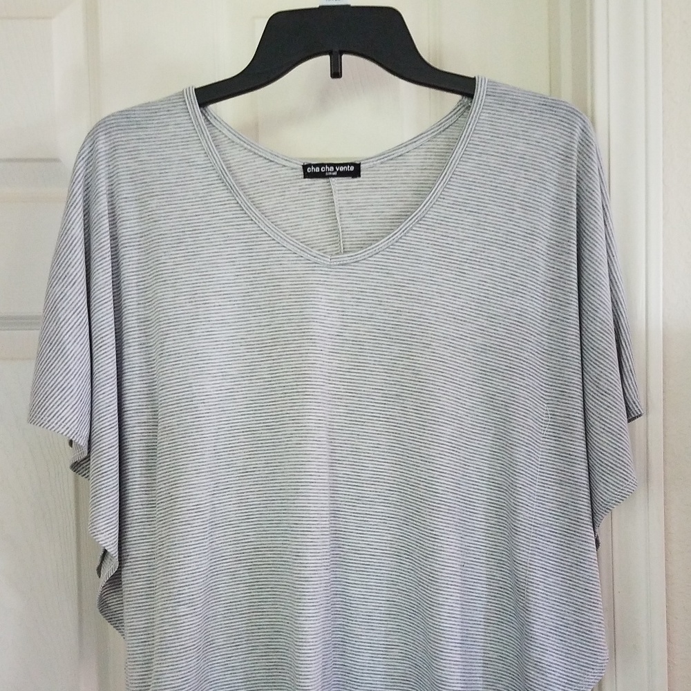 Cha Cha Vente Size Small V-Neck Poncho Type Sleeve